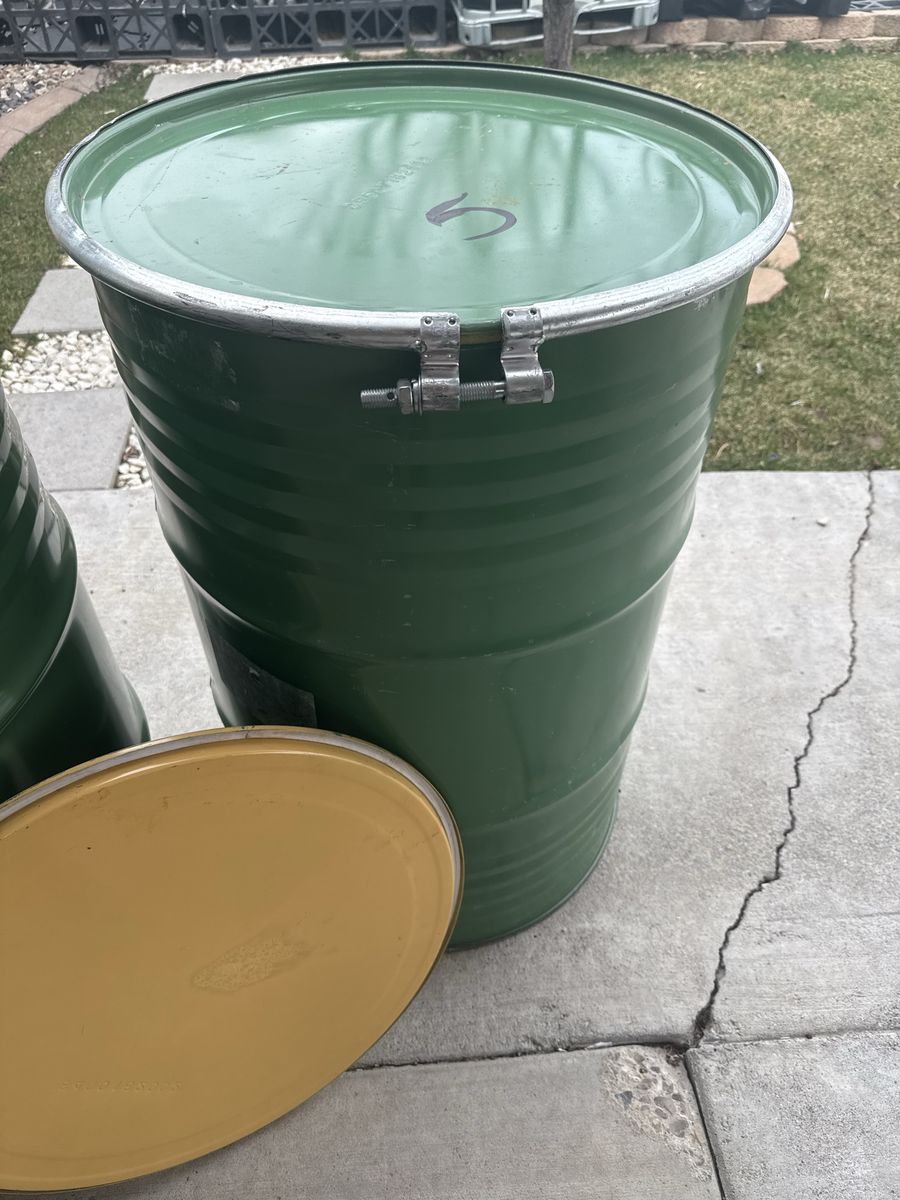 55 Gallon Green Metal Drum Barrel with Lid - Storage, Rain Barrel, or Decoration