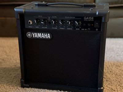 Yamaha Guitar amp with cable