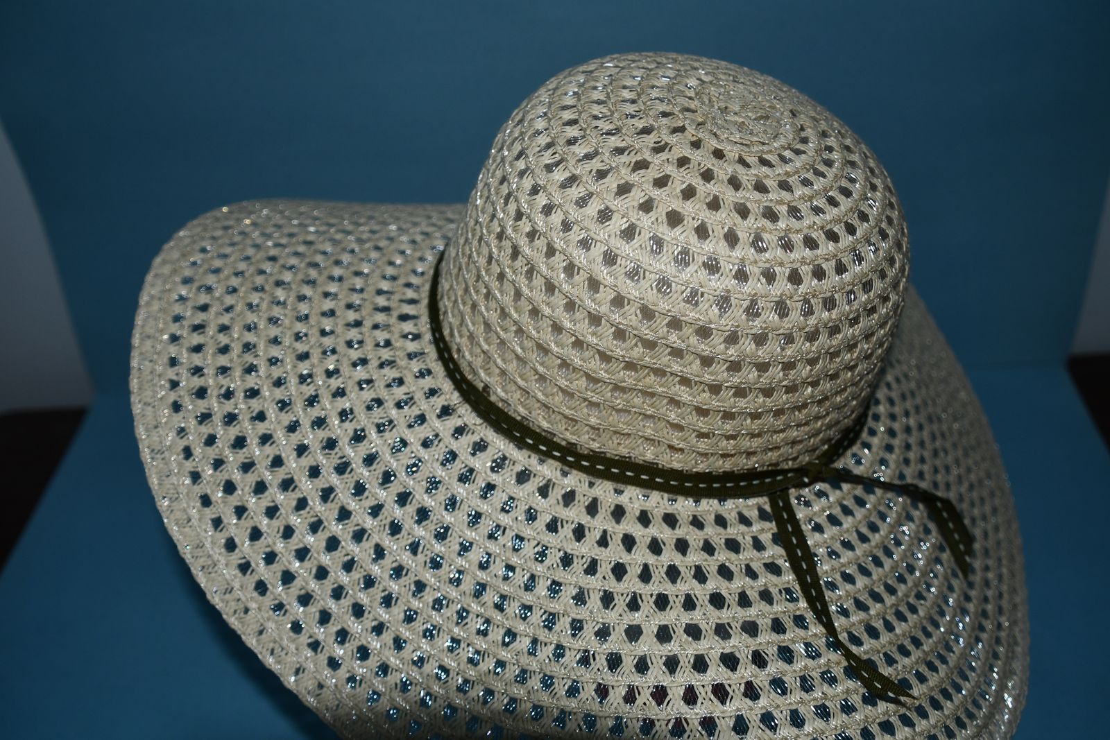 CUTE SUN HAT ~ CREAM ~ LIGHTWEIGHT ~ BRIM LENGTH 5" ~ ONE SIZE ~ CUTE & CLEAN!
