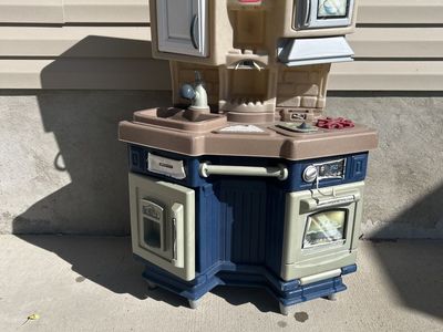 Little Tikes Play Kitchen - Realistic Features, Durable Plastic - Great for Imaginative Play