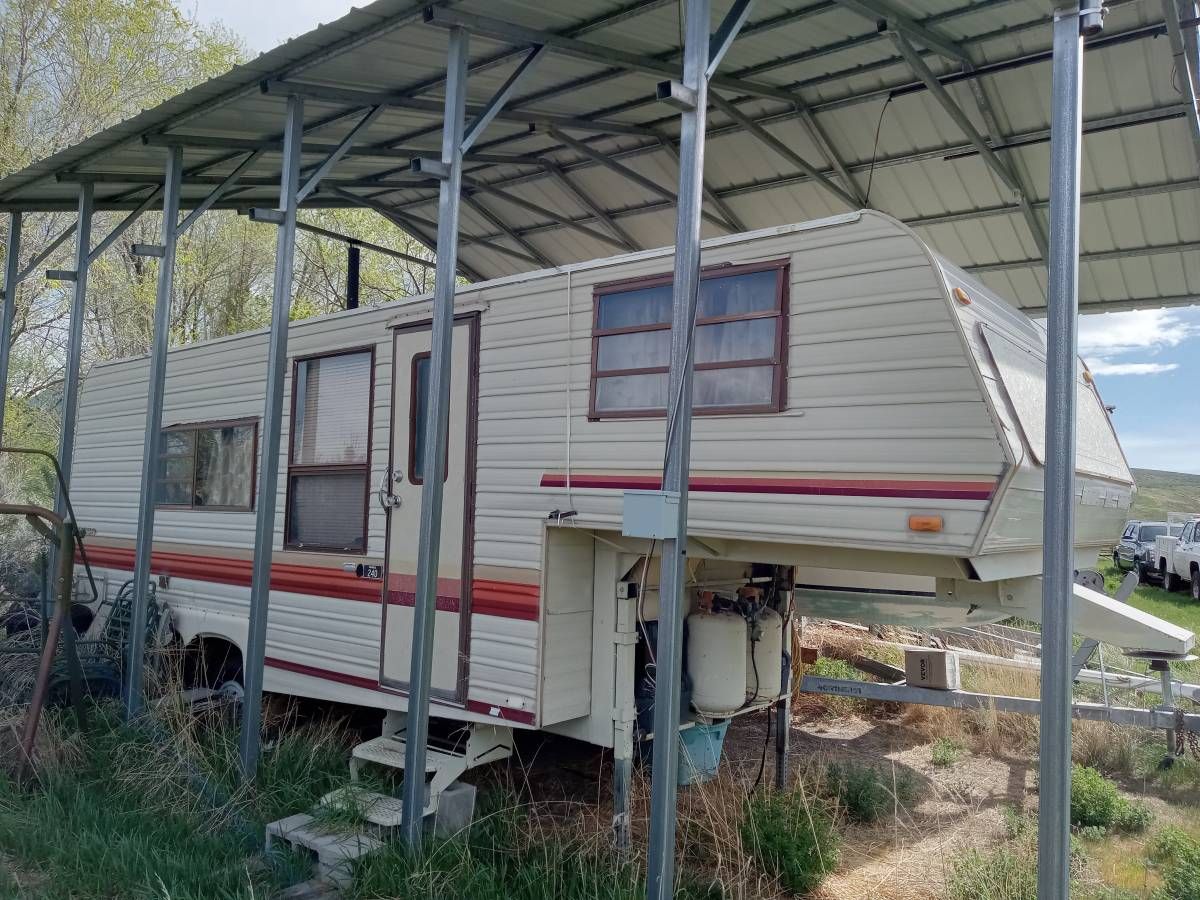 Cozy Kit Companion 24' 1985 5th wheel camper travel trailer - $2,500 (Mccammon, Idaho)