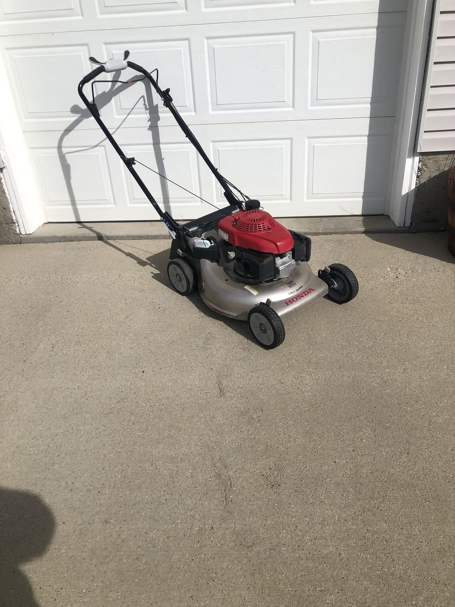 SELF PROPELLED HONDA LAWN MOWER