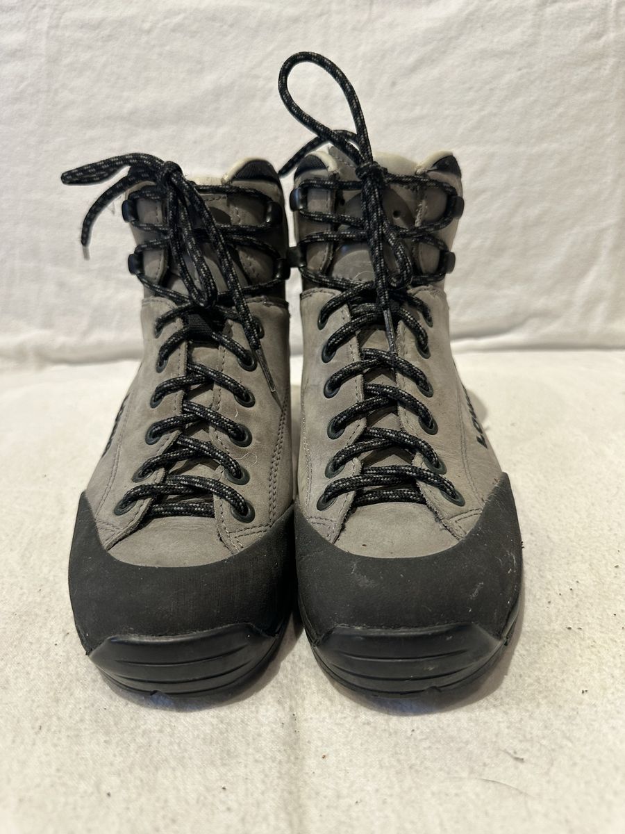 Lowa Women’s Size 7 Or Eu 38 Leather Hiking Boots
