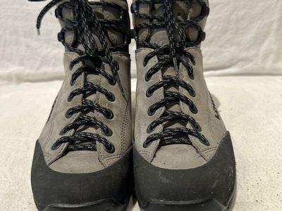 Lowa Women’s Size 7 Or Eu 38 Leather Hiking Boots
