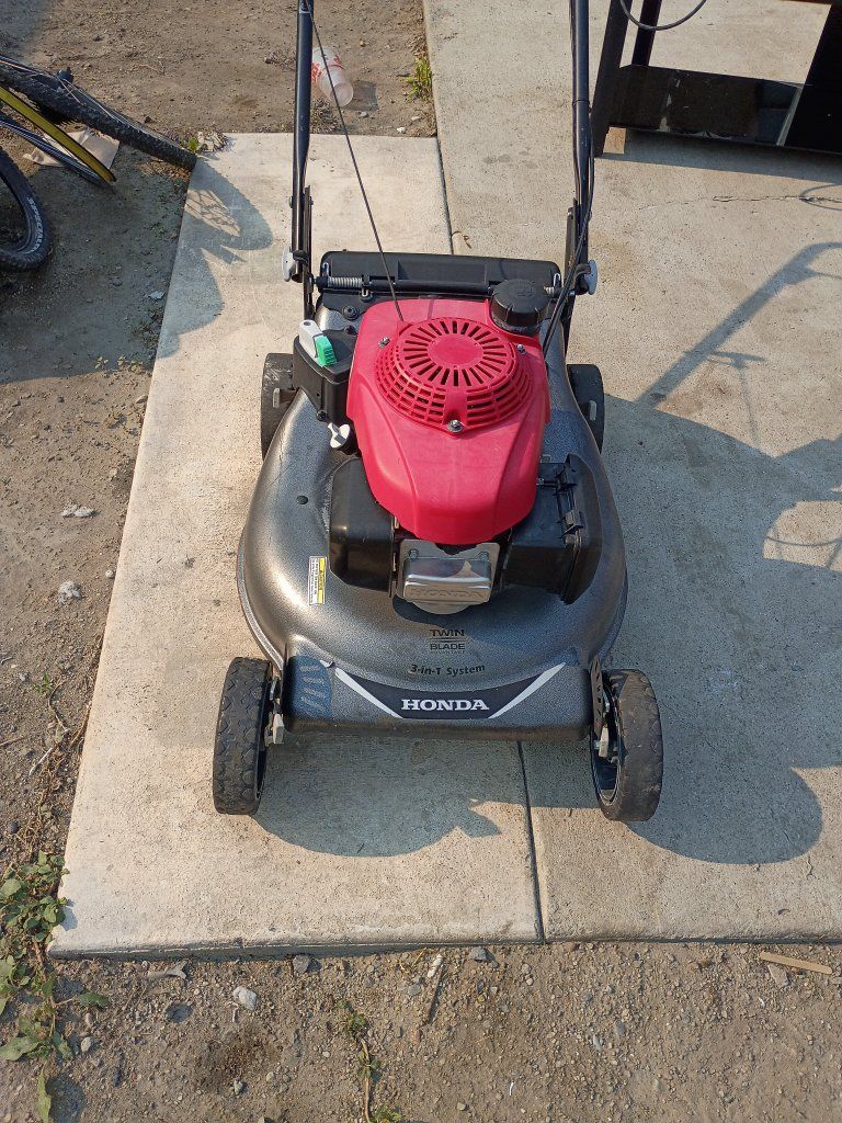 Honda HRN216 Smart Drive Walk-Behind Lawn Mower