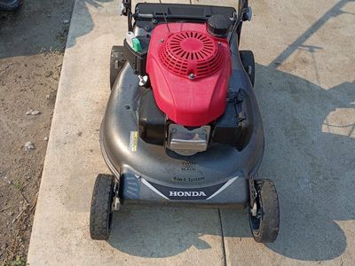 Honda HRN216 Smart Drive Walk-Behind Lawn Mower