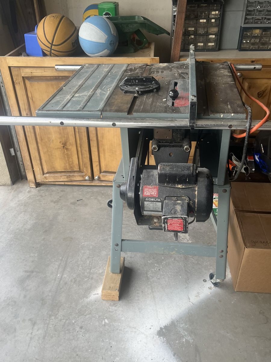 Delta 1 1/2 Hp Belt Driven Table Saw