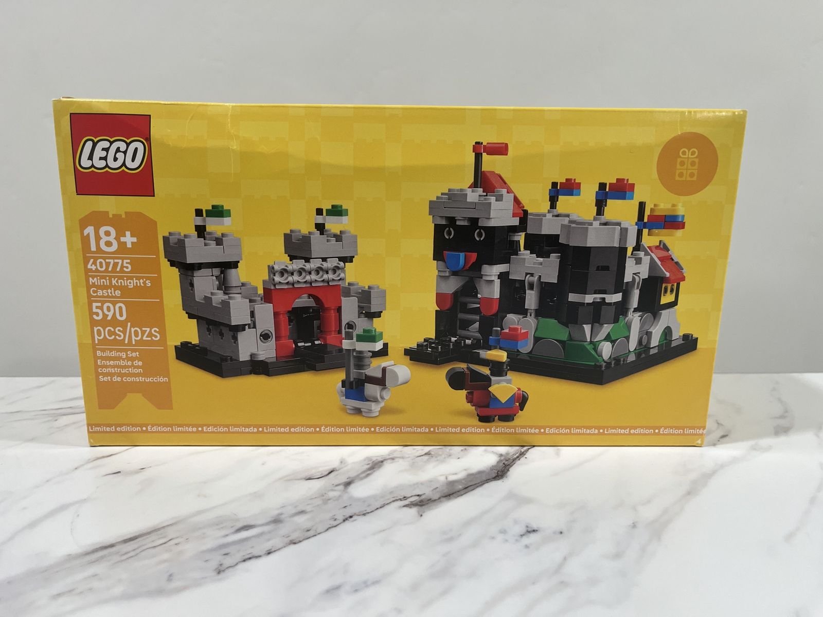 LEGO 40775 Mini Knight's Castle Building Set - 590 Pieces Limited Edition