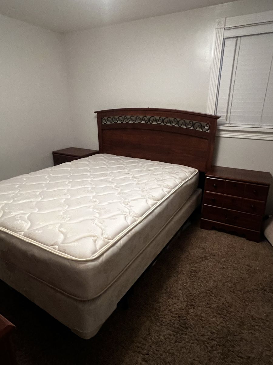 Queen Size Wood Bedroom Set - Headboard, Dresser with Mirror, 2 Nightstands