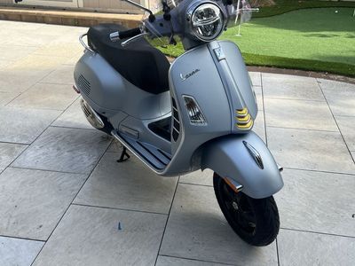 2021 Vespa GTS 300 SuperTech - Grigio Delicato - excellent condition