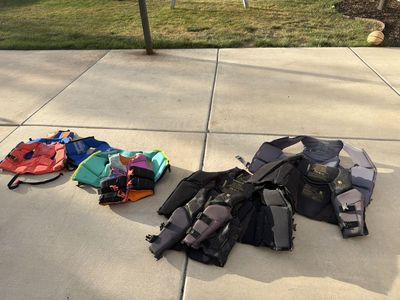 10 Life Jackets – Great Condition – Infant to Adult Sizes