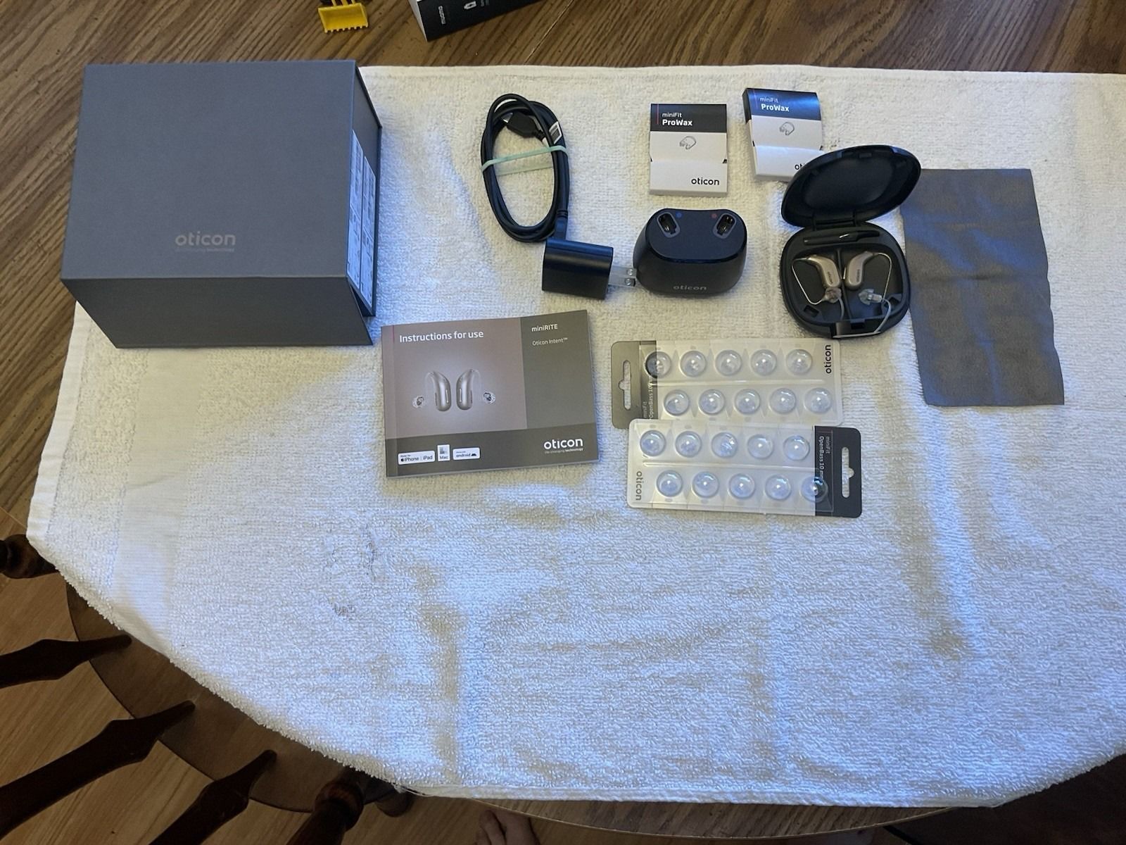 Oticon More 1 Hearing Aid Pair & Charger 1.0 C-1A2 Used Once Prowax 8mm Vent