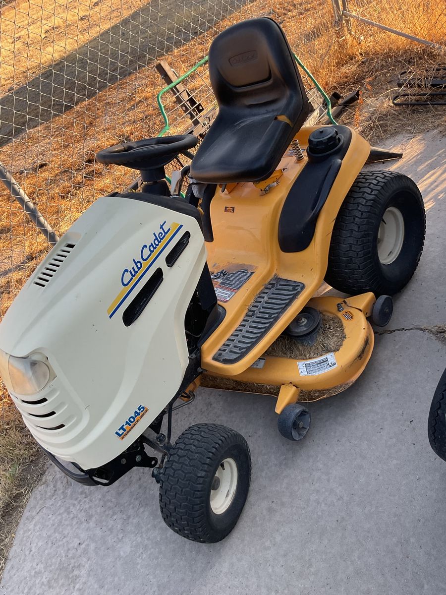 Cub Cadet LT1045 Hydrostatic Drive Riding Lawn Mower
