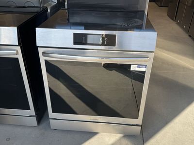 Customer return scratch and dent Frigidaire Gallery 30" 6.2 cu. ft. INDUCTION Range w air-Fryer and convection swith 15+ Ways To