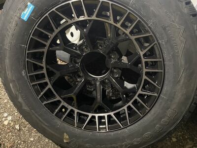 275/65/20 8 Lug New.