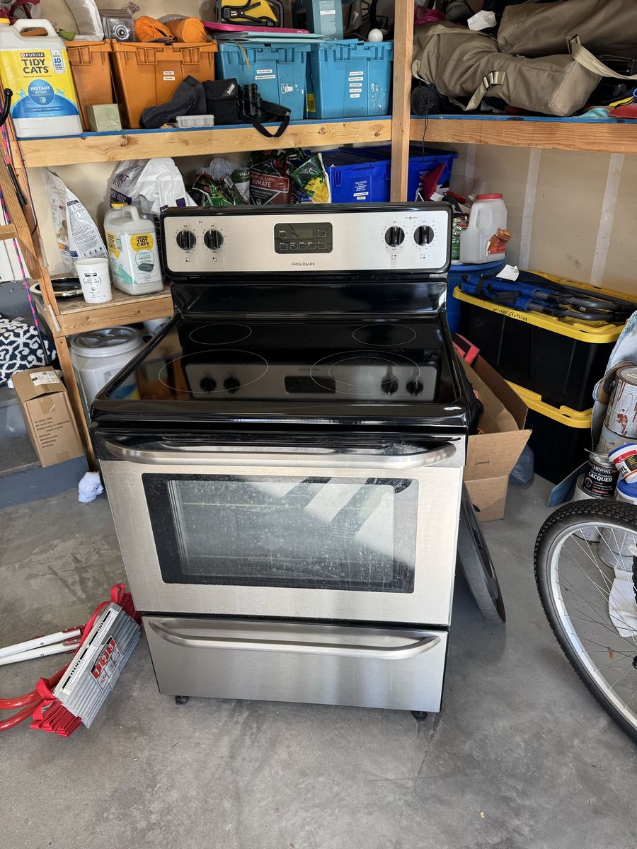 Frigidaire Oven FREE- Needs Repair