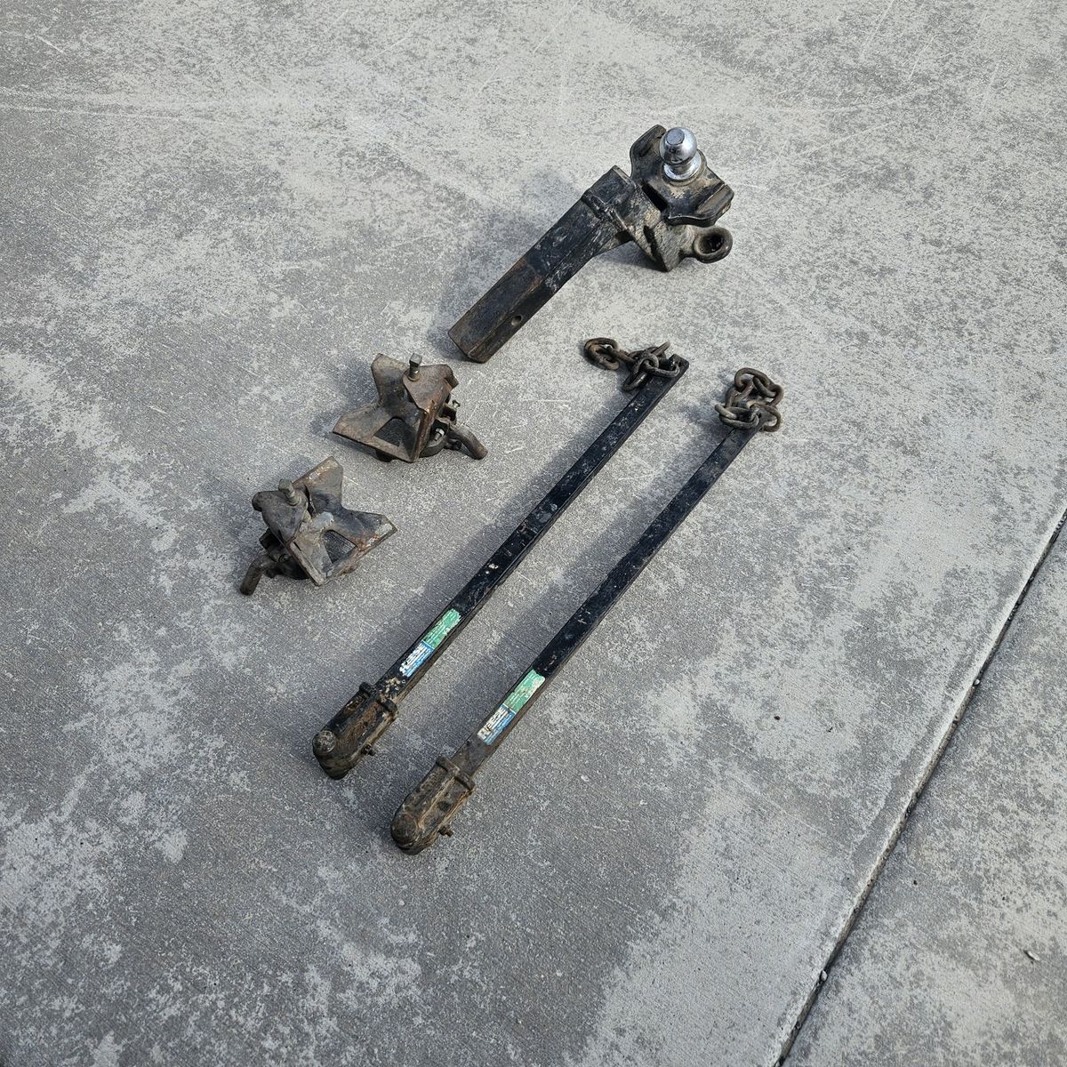 Reese V-5 Weight Distribution Hitch System with Spring Bars & Brackets