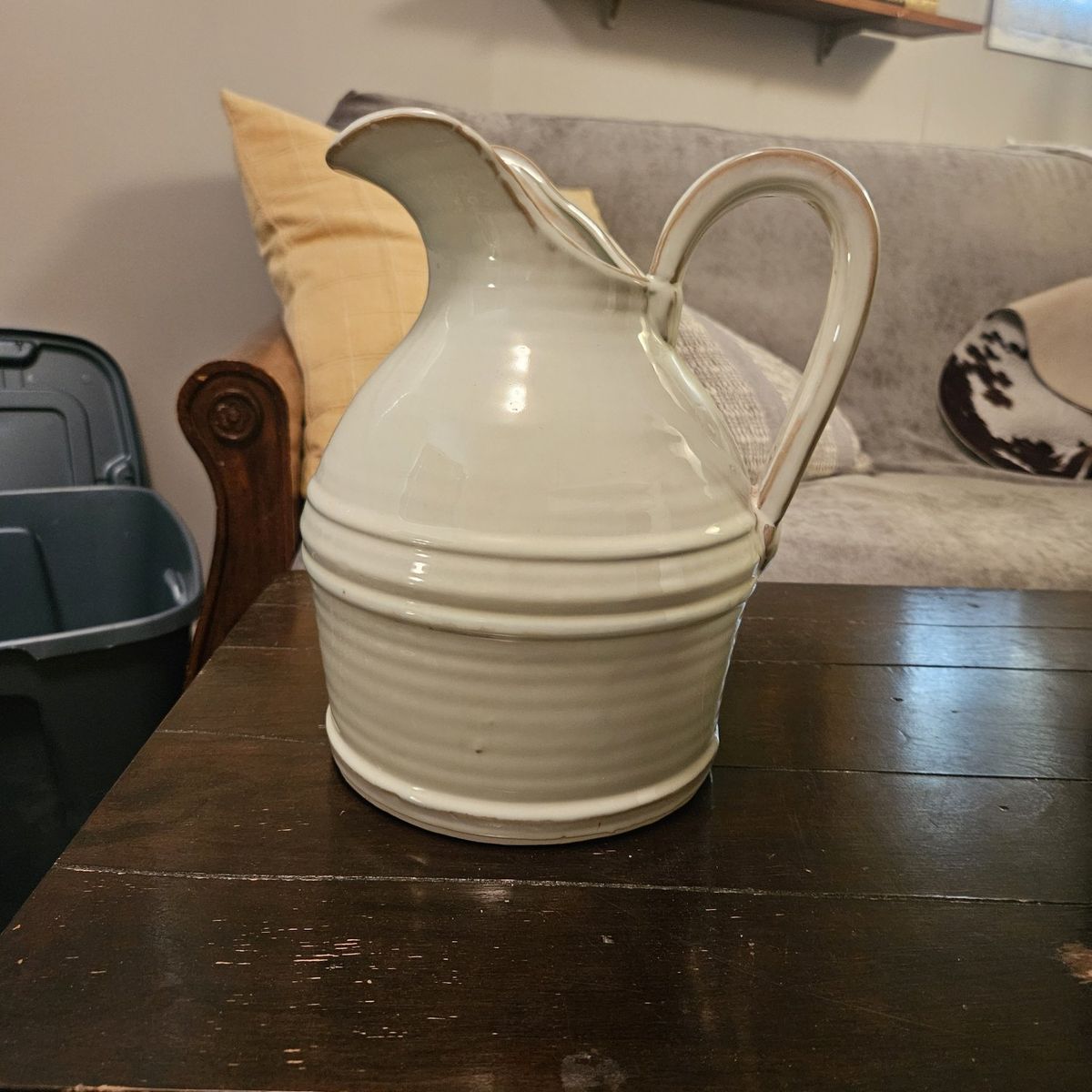 Cream ceramic picture