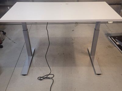 Motorized Sit/Stand Desk