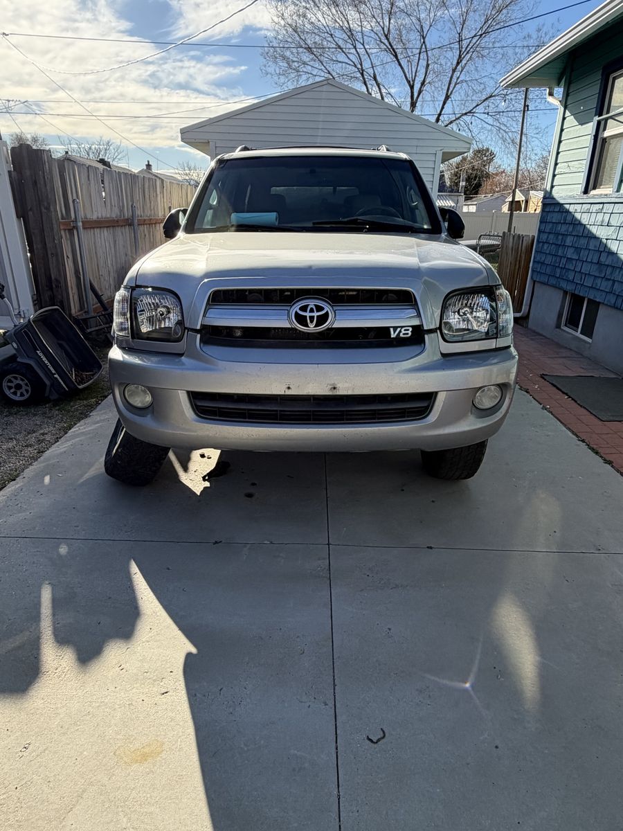 05-07 Toyota Sequoia OEM limited grille