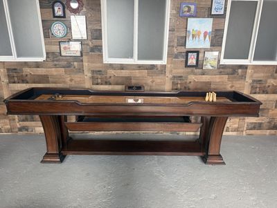 Shuffleboard table