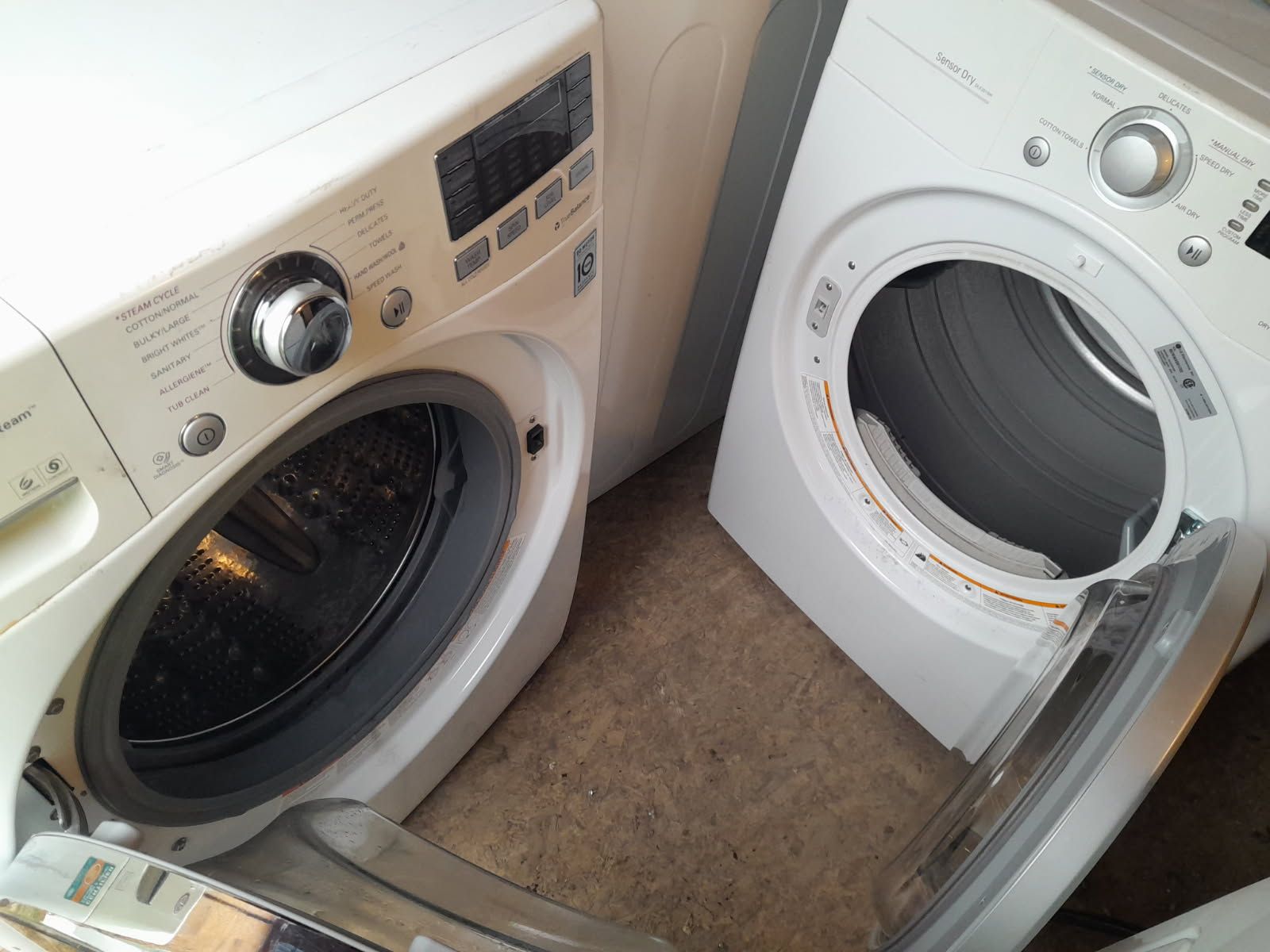 Nice LG Front Load Washer and Electric Dryer