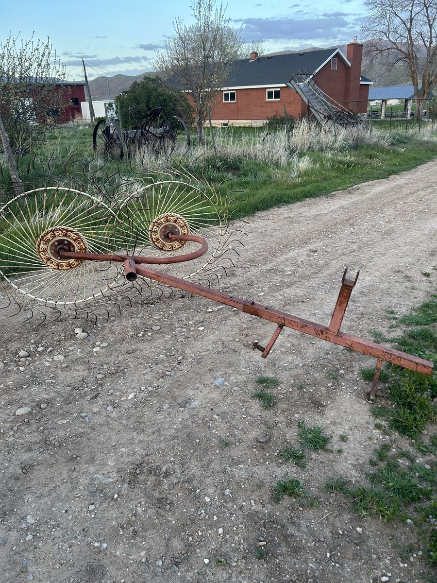 Two wheel hay rake