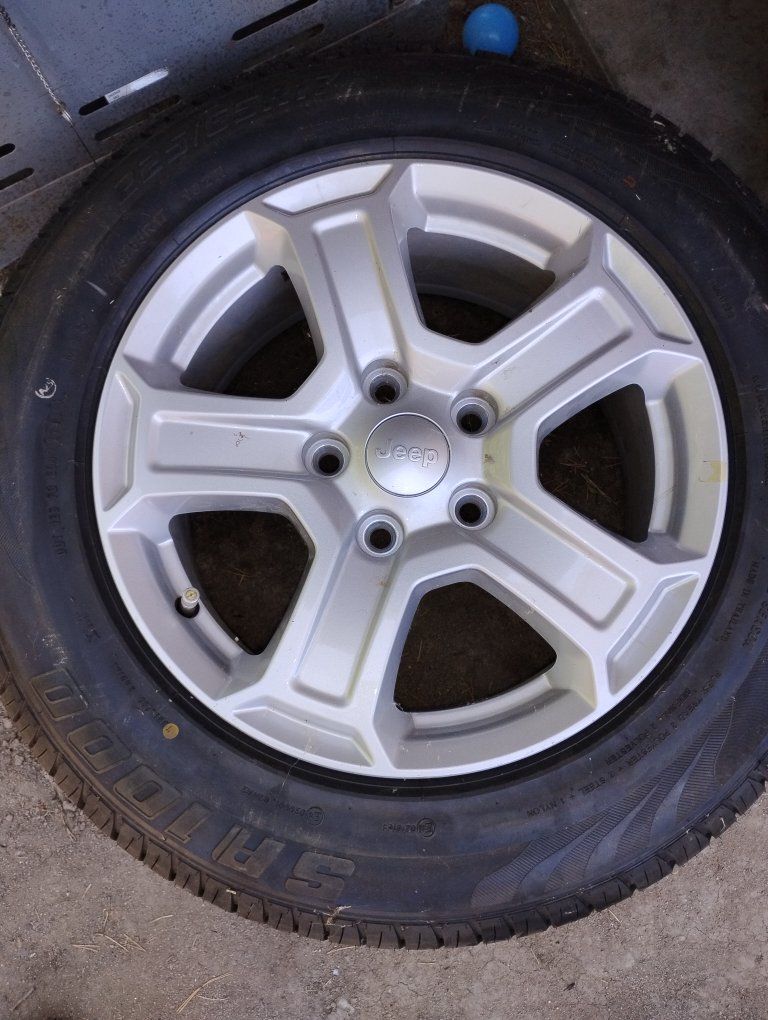Jeep Wrangler JK OEM 17" Wheel & Sailun Atrezzo SVR LX 255/75R17 Tire - Full Size Spare