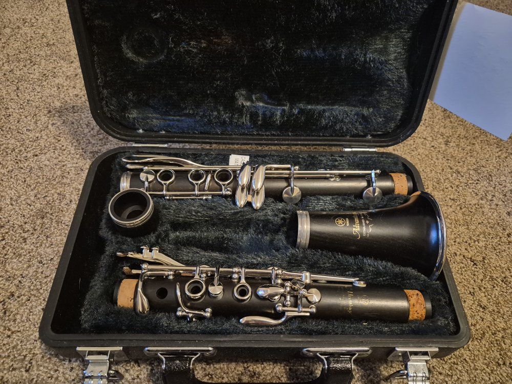 Yamaha Intermediate Wood Clarinet with Warranty