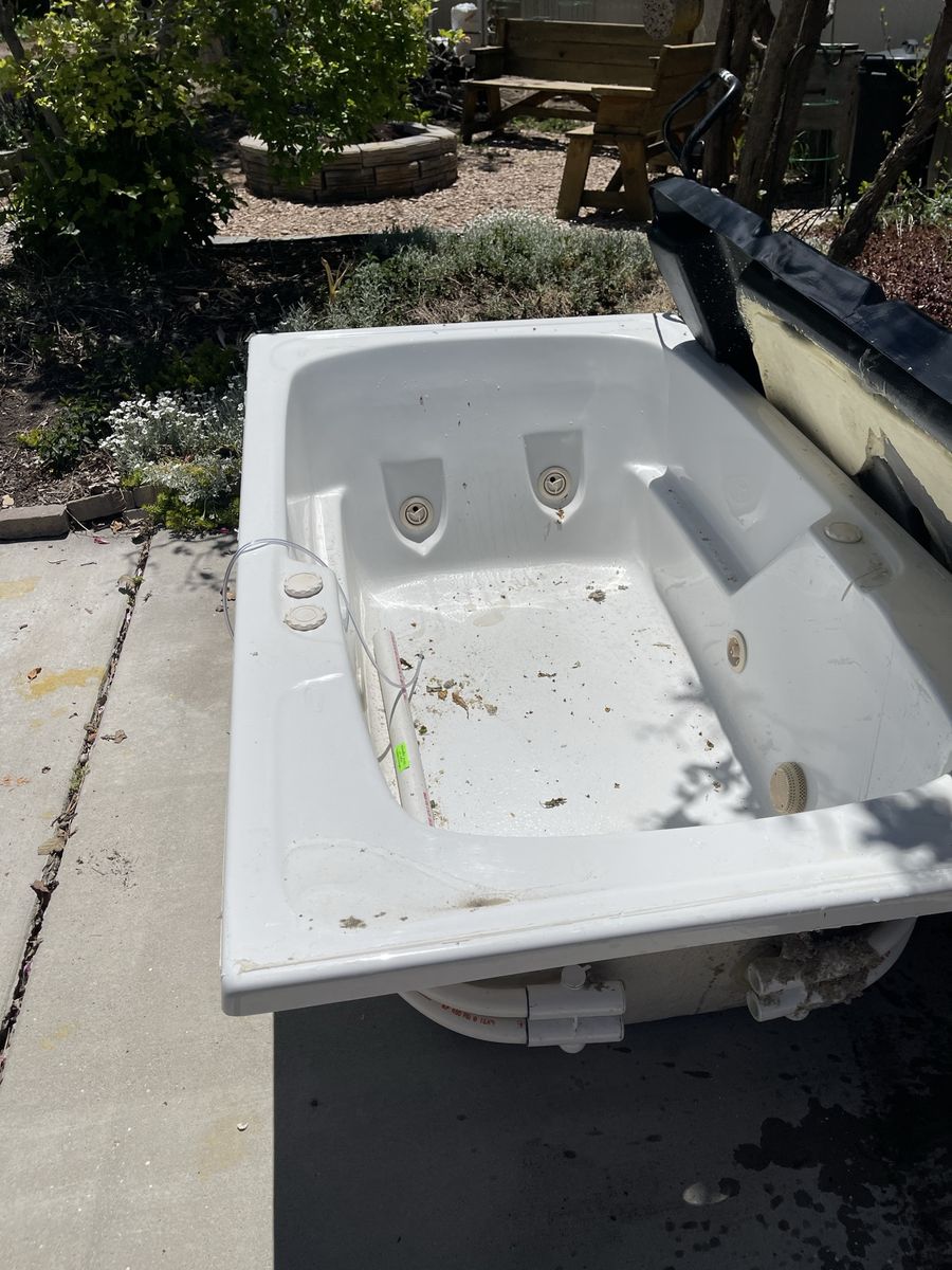 Aquatic Industries Luxury Jetted Bathtub with Tub-Master 01707464-2 Pump - White, 72" x 42" Drop-in