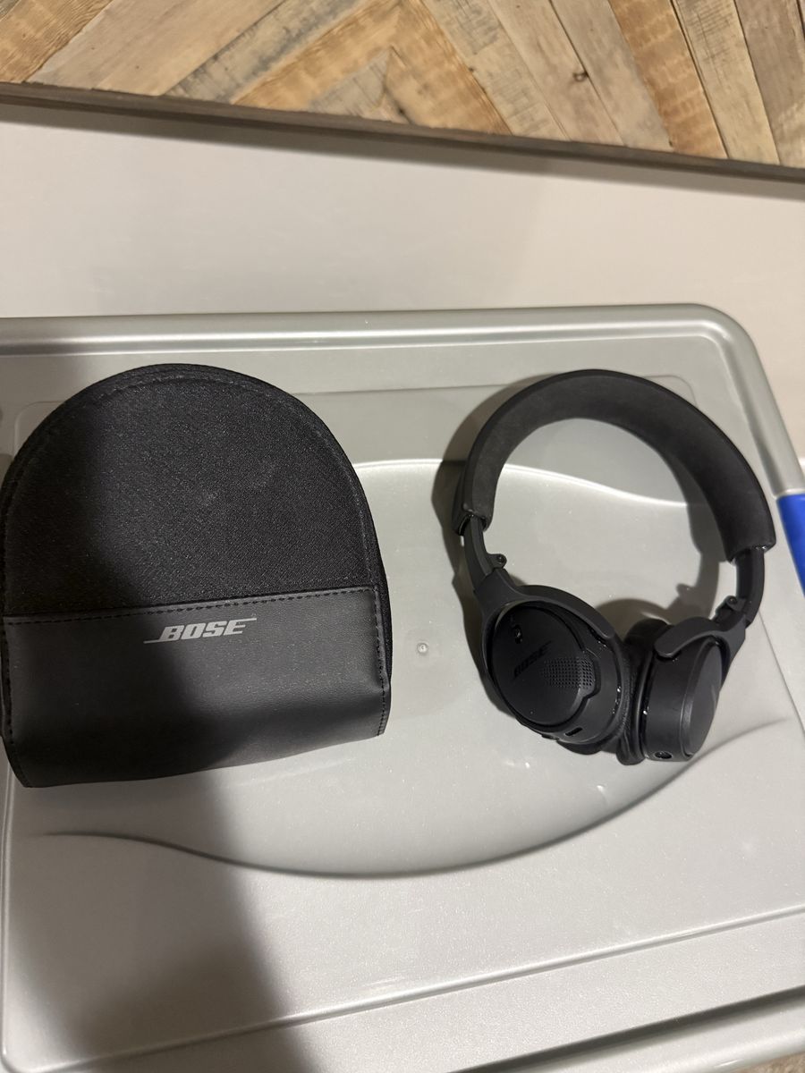Bose SoundLink On-Ear Bluetooth Headphones with Case - Black