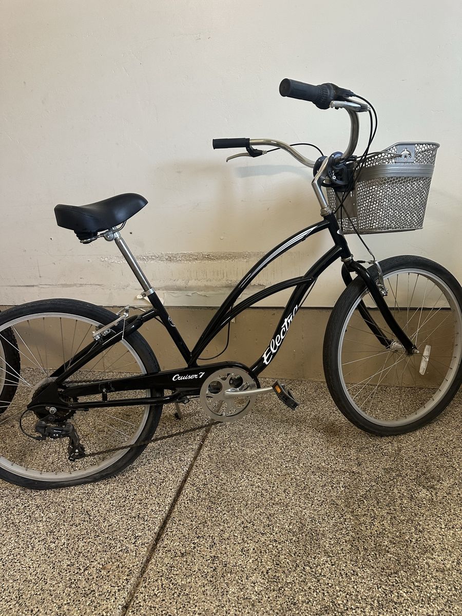 Electra Cruiser 7 Speed Bike with Front Basket - Black