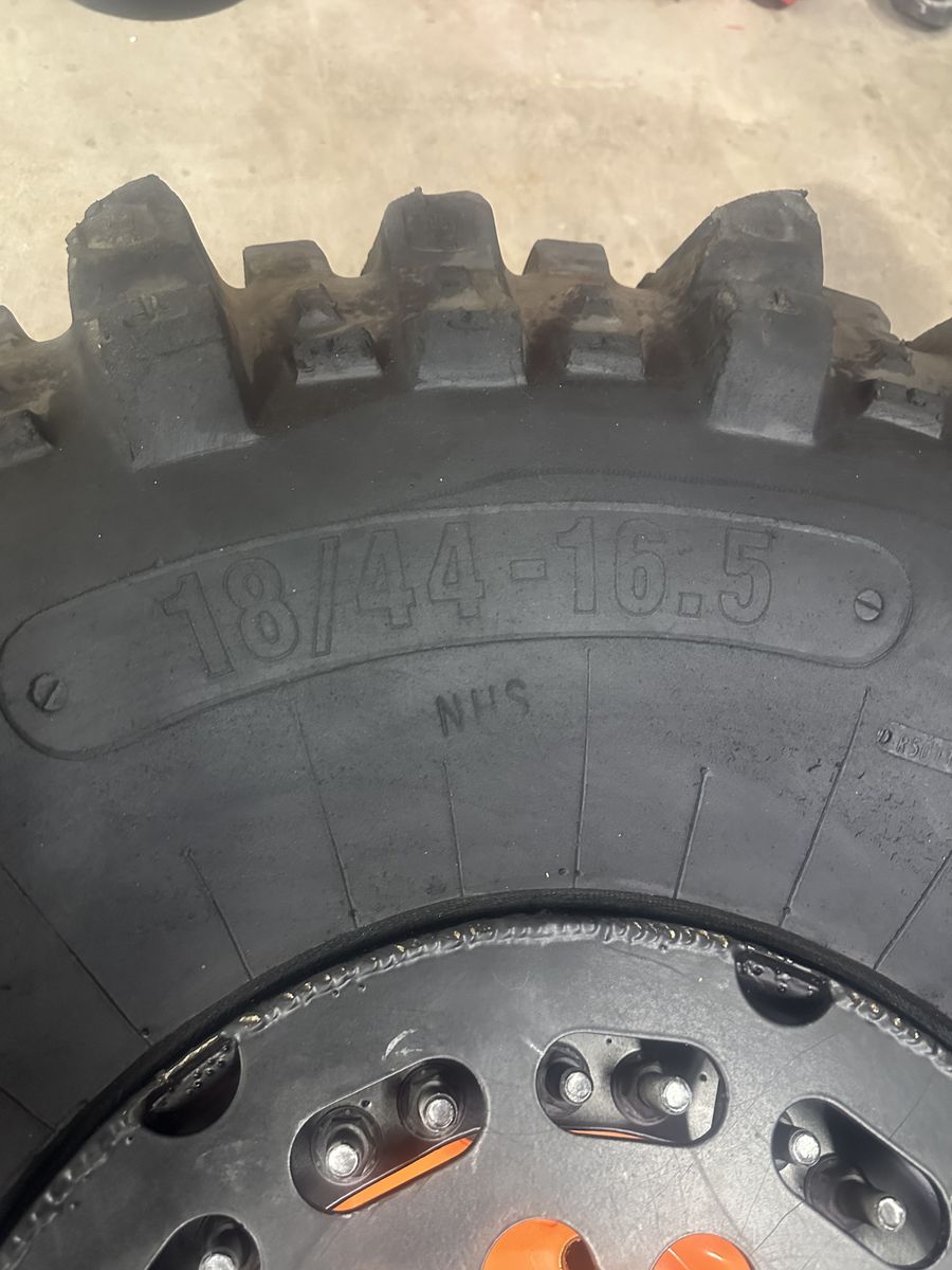 Double Beadlock Wheels & 44inch tire