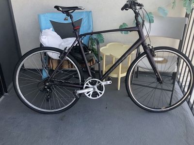 GIANT XL 3 Hybrid Bike; top-of-line accessories