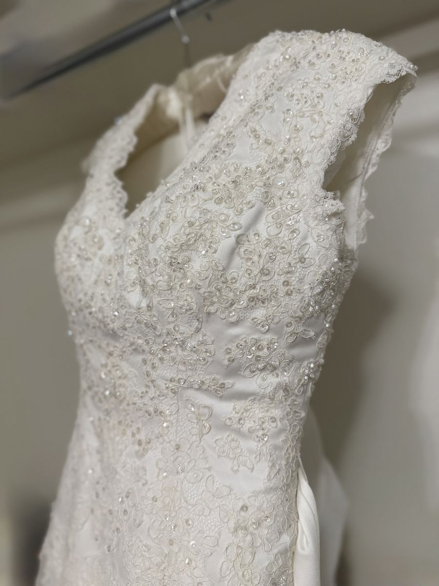 Wedding Dress (Size 5/6) - PRICE NEGOTIABLE