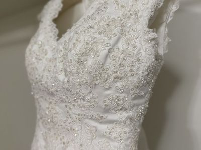 Wedding Dress (Size 5/6) - PRICE NEGOTIABLE