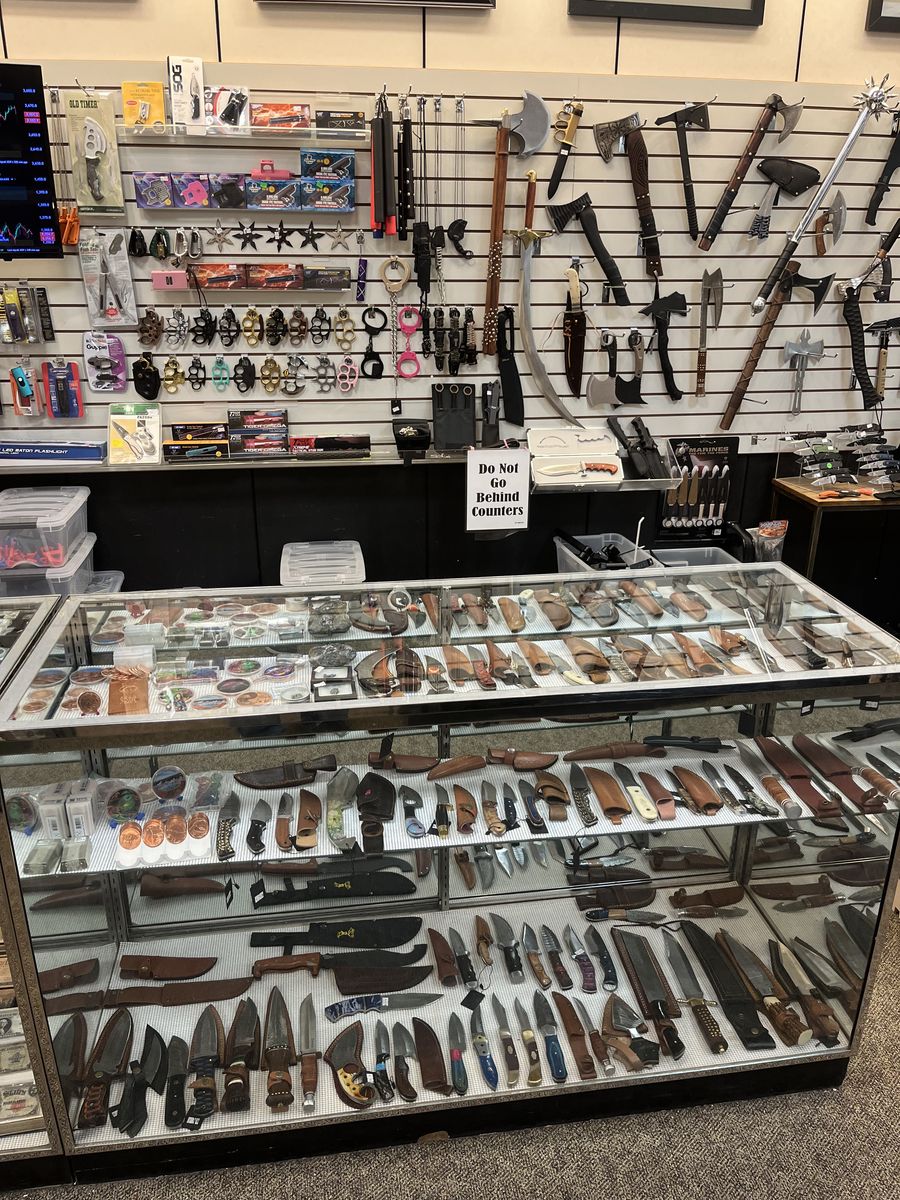 KNIVES, KNIVES & MORE KNIVES! KNIFE SALE @ "UNITE" IN THE SOUTH TOWN MALL