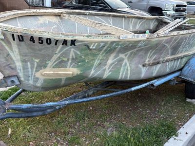 16 foot duck or fishing boat