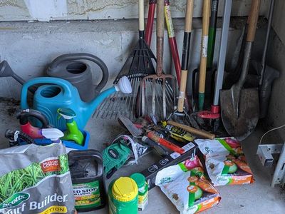 gardening and yard hand tools