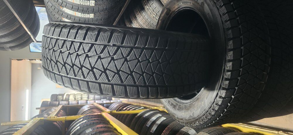 225/60R18 BRIDGESTONE BLIZZAK