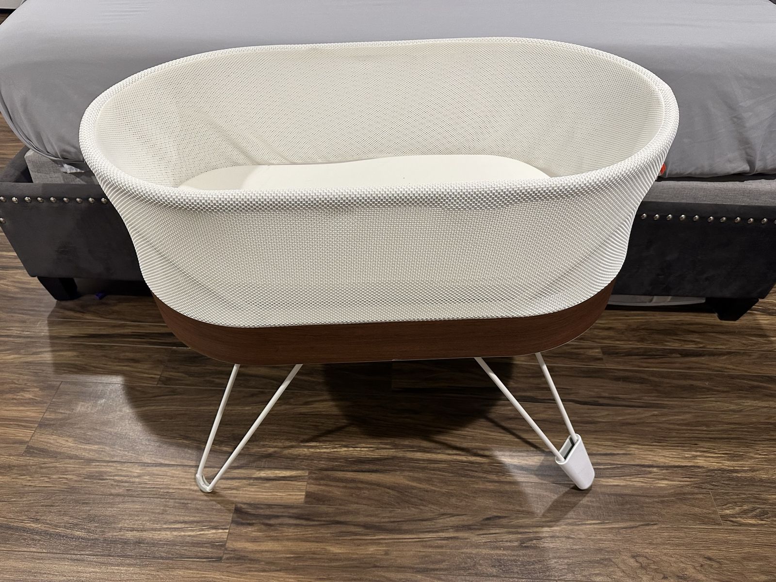 SNOO Smart Sleeper Bassinet – Like New!