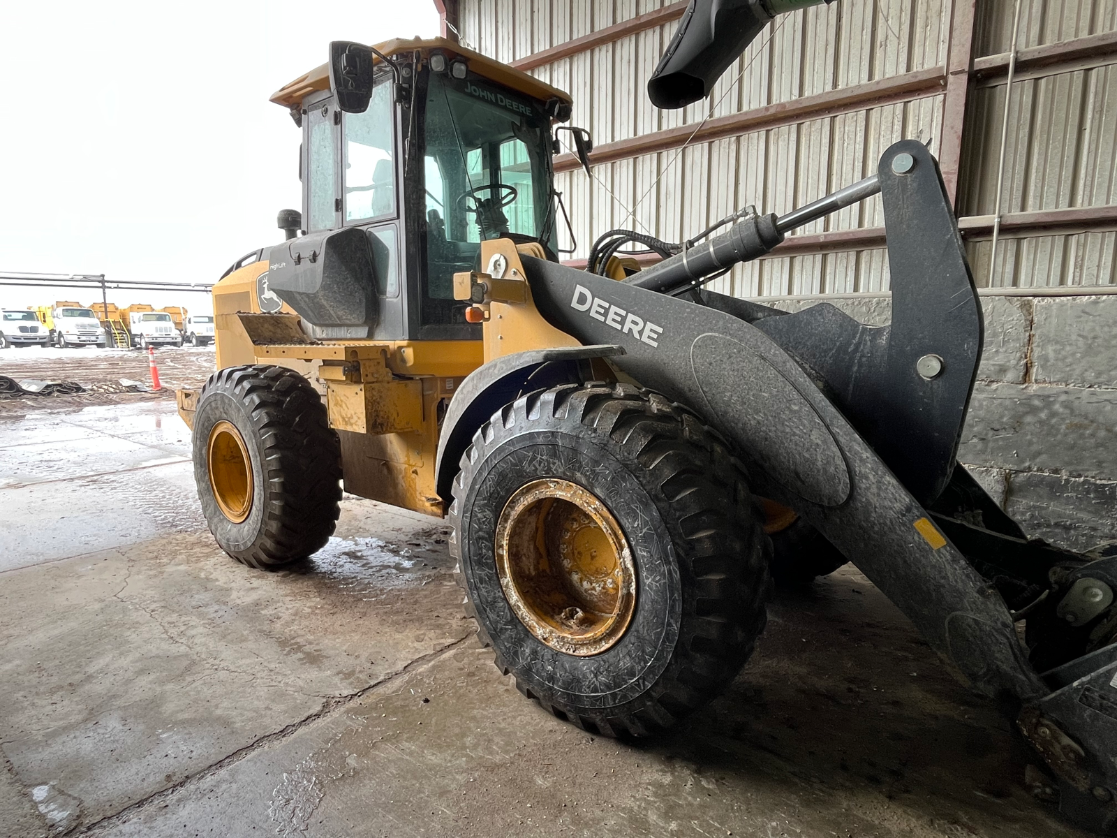 2022 John Deere 544P