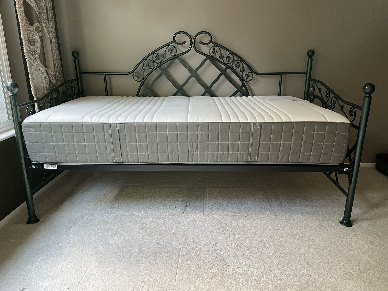 Twin day bed & premium mattress