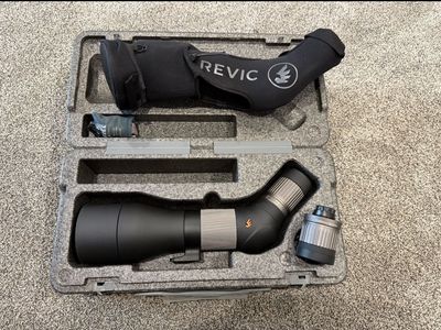 Revic Acura S80A spotting scope