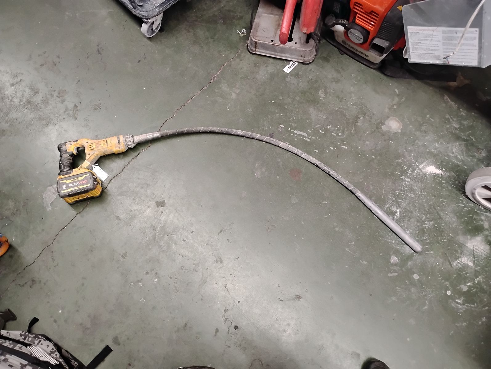 DEWALT 20V MAX* Concrete Pencil Vibrator Model DCE531