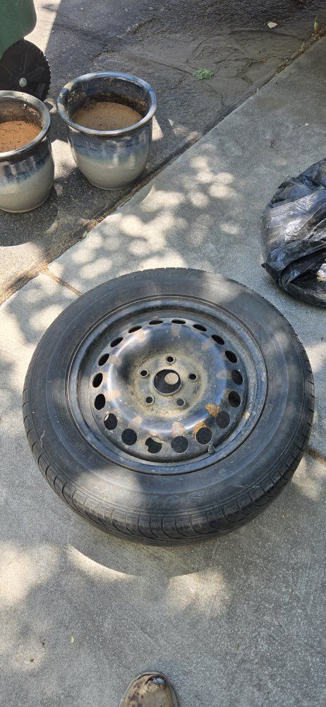 Sumic GT66 195/65R15 Car Tire with Steel Wheel - Good Tread