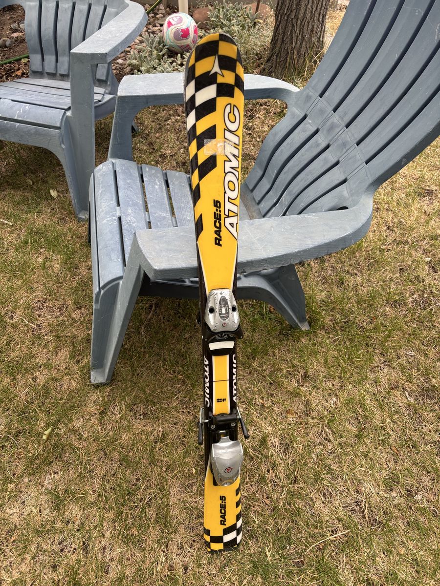 Kids downhill skis