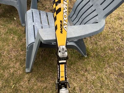 Kids downhill skis