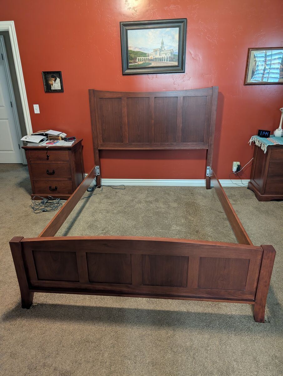 Daniel's Amish Holmes Collection - Antique Cherry Bed Frame - Queen Size