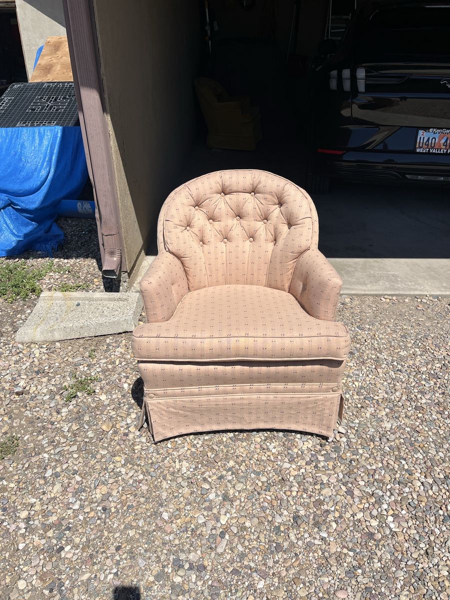Vintage Tufted Armchair with Skirt - Pink and Brown Pattern